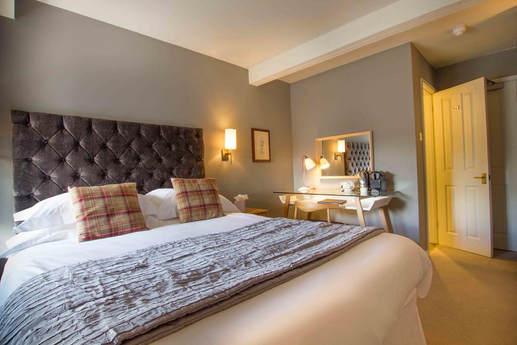 Crown & Punchbowl Hotel Milton  Bagian luar foto